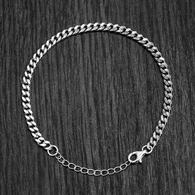 Our 925 Sterling Silver Cuban Chain Bracelet features our premium silver cuban chain and clasp.